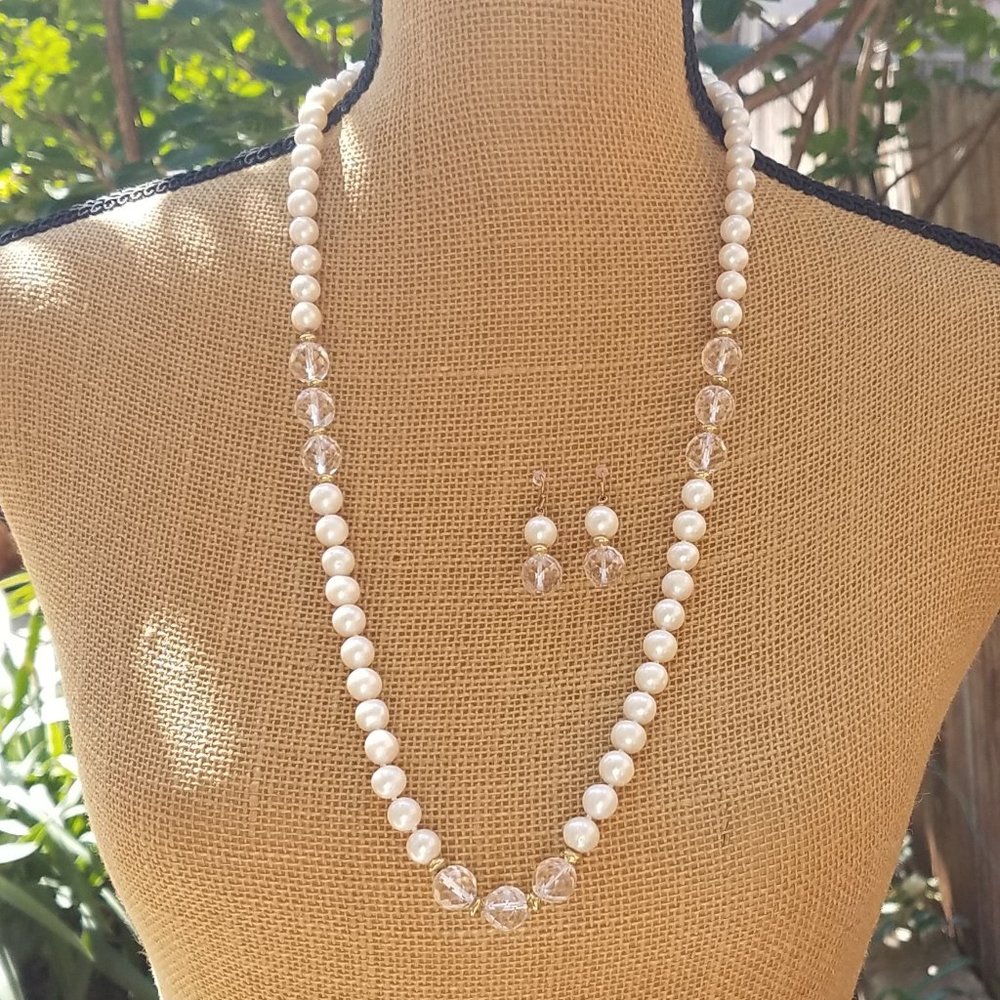 Pearls with Clear Acrylic Pieces💋💋 - Picture 1 of 5